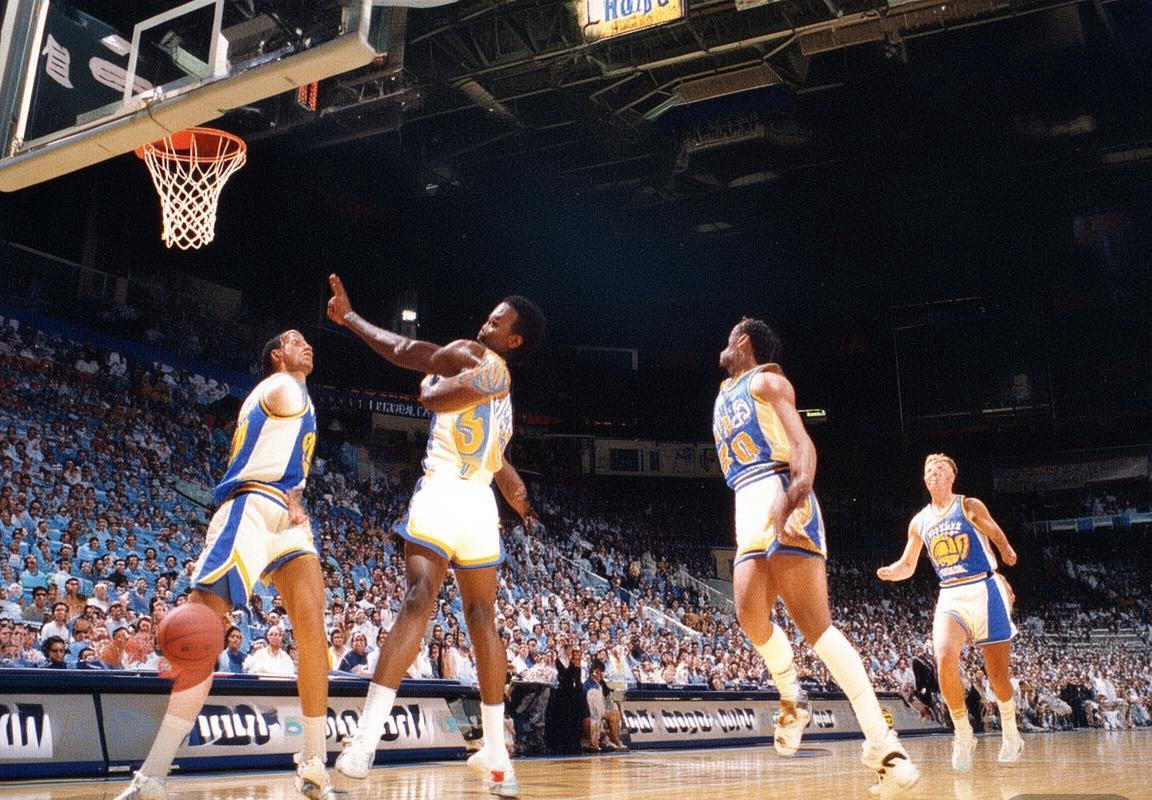 篮球高分大战传奇：活塞186-184掘金三加时鏖战，勇士162-158对攻，科比81分演绎极致进攻